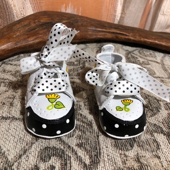 Lil Tootsies Hand Painted Floral Design with Polka Dot lacesInfant Toddler - Picture 1 of 8